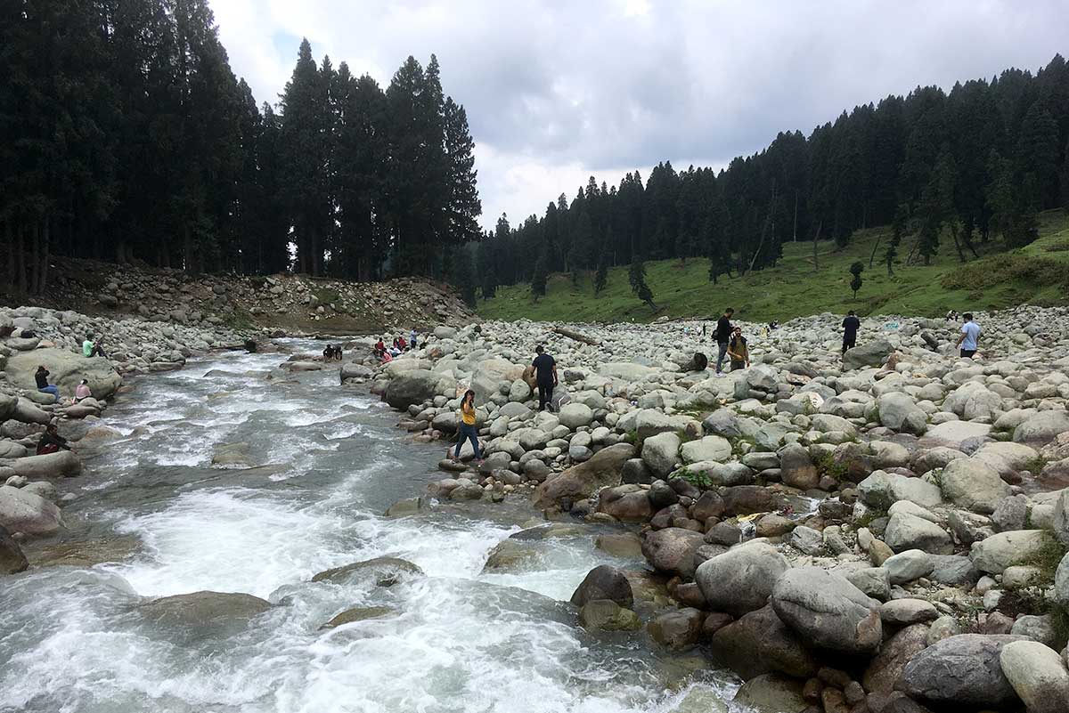 Doodhpathri meadow in Kashmir