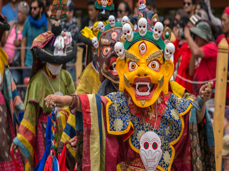 The Untold Stories of Kashmir — Living Traditions, Crafts, Festivals, and Flavours